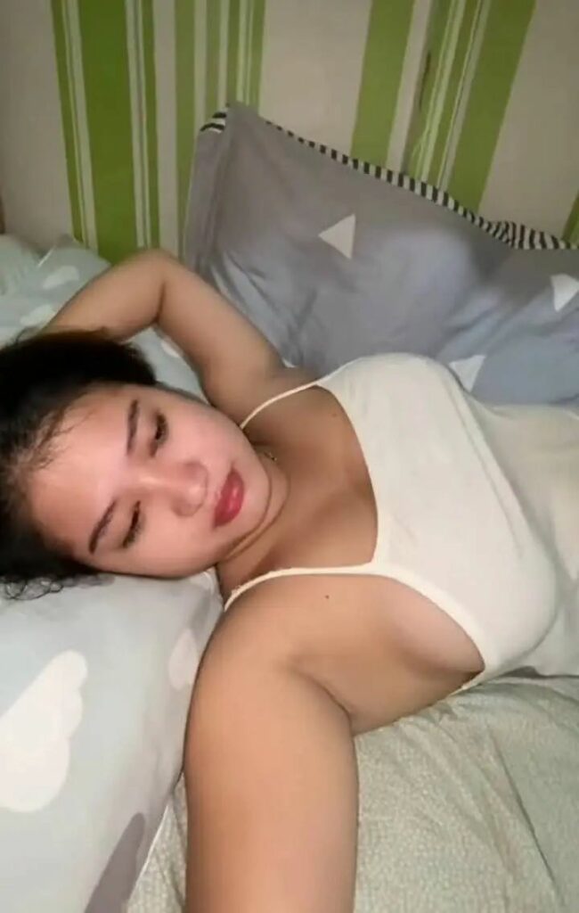 Viral Terbaru Indo Vlog Open BO Tante Semok Pantat Besar Mari Ngelonte Dulu New Top Trending 2025